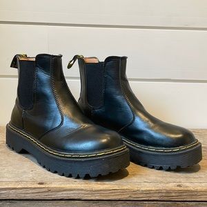 Dr. Marten Chelsea boot